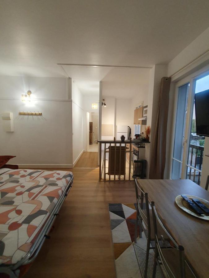 Voisin De Louis Xiv,Free Parking Apartment แวร์ซาย ภายนอก รูปภาพ